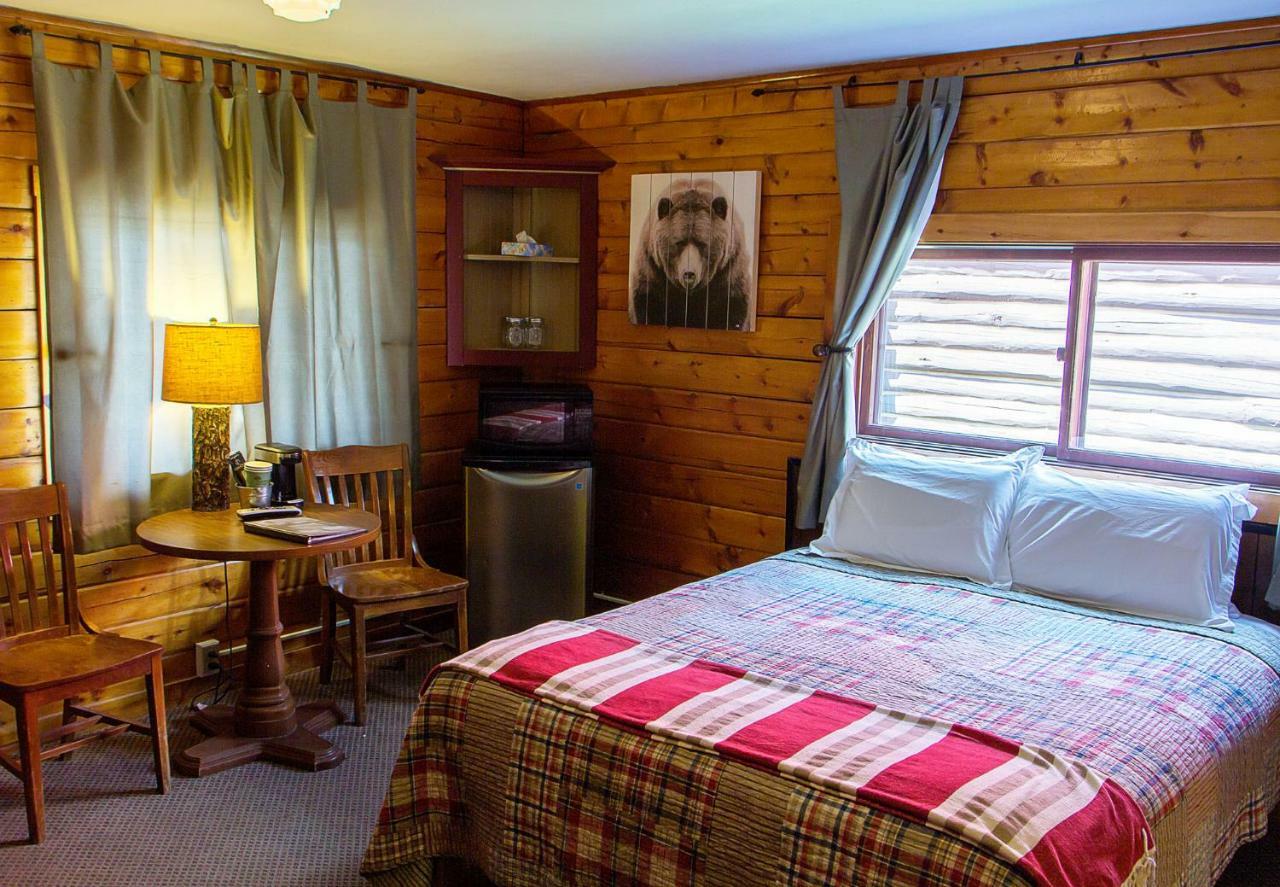 High Country Motel And Cabins Cooke City Kültér fotó